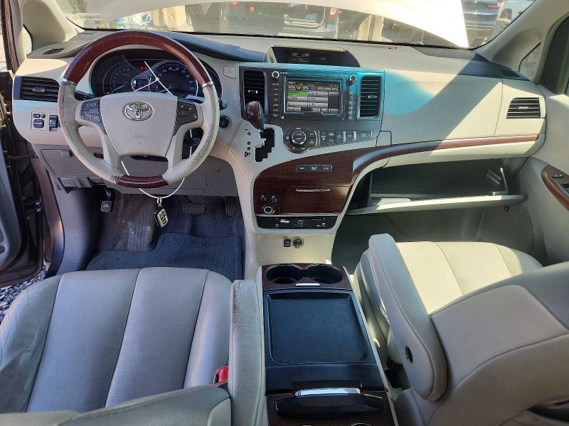 67214576 :رقم المزاد ، 5TDYK3DCXBS024163 vin ، 2011 Toyota Sienna مزاد بيع