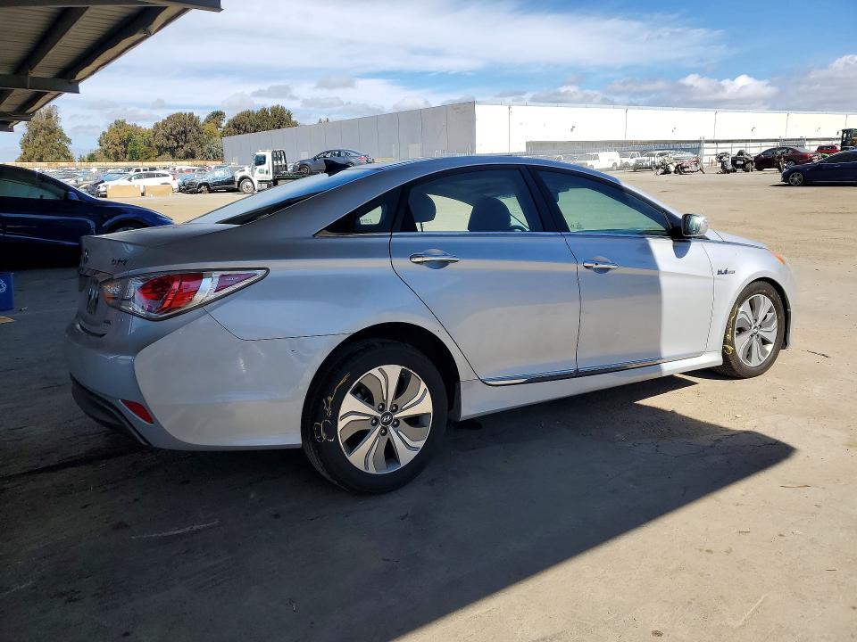 Продаж на аукціоні авто 2015 Hyundai Sonata Hybrid, vin: KMHEC4A4XFA123972, номер лоту: 70555356