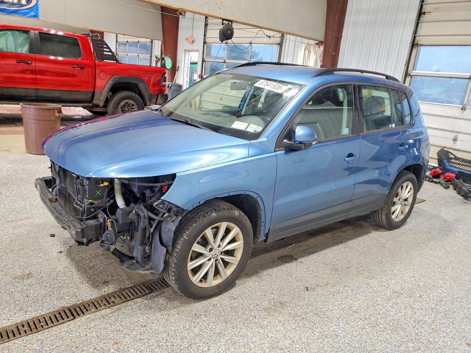 67641936 :رقم المزاد ، WVGBV7AX9JK004323 vin ، 2018 Volkswagen Tiguan Limited مزاد بيع