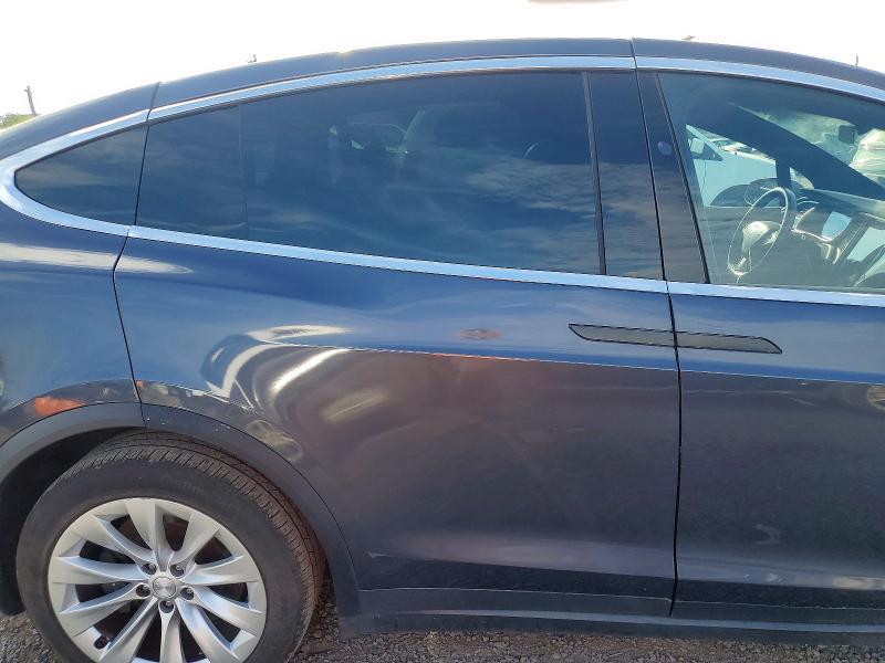 69343946 :رقم المزاد ، 5YJXCAE22JF138308 vin ، 2018 Tesla Model X مزاد بيع