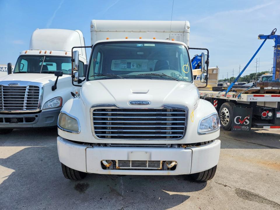 63336336 :رقم المزاد ، 3ALACWDTXHDJF8285 vin ، 2017 Freightliner M2 مزاد بيع
