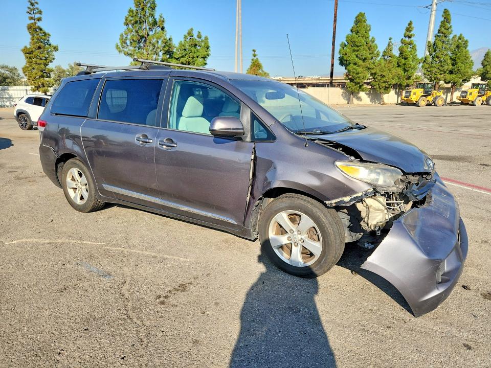 2014 Toyota Sienna მანქანა იყიდება აუქციონზე, vin: 5TDKK3DC2ES408433, აუქციონის ნომერი: 70307916