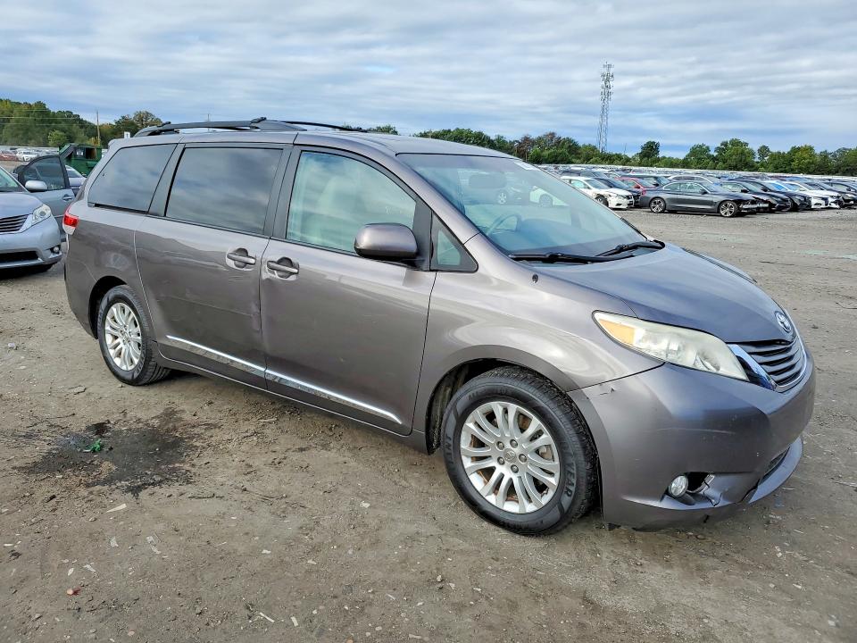 Продажа на аукционе авто 2014 Toyota Sienna, vin: 5TDYK3DCXES428827, номер лота: 70607826