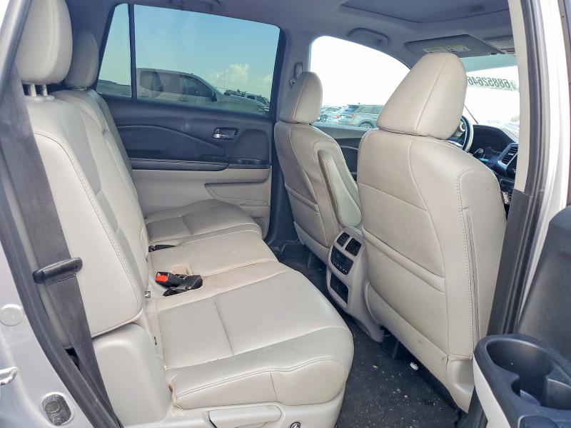 68852646 :رقم المزاد ، 5FNYF5H58JB000670 vin ، 2018 Honda Pilot مزاد بيع