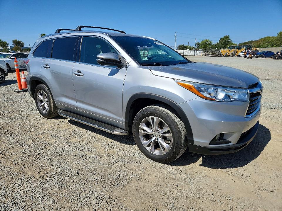 69004996 :رقم المزاد ، 5TDKKRFH1FS077986 vin ، 2015 Toyota Highlander مزاد بيع