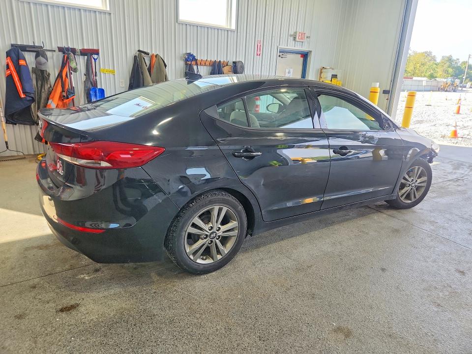 69025886 :رقم المزاد ، 5NPD84LF2HH155021 vin ، 2017 Hyundai Elantra مزاد بيع