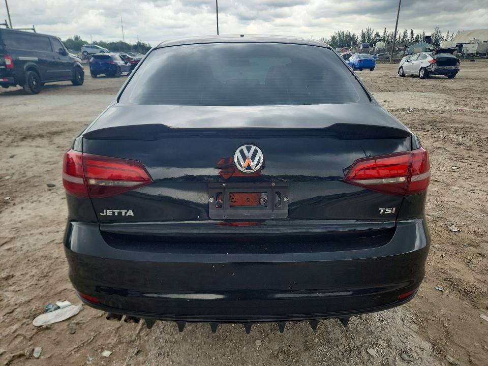 71025226 :رقم المزاد ، 3VW2B7AJ3HM211654 vin ، 2017 Volkswagen Jetta مزاد بيع
