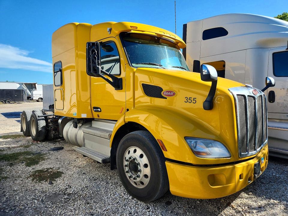 Продажа на аукционе авто 2013 Peterbilt 579, vin: 1XPBDP9XXKD495761, номер лота: 68702766