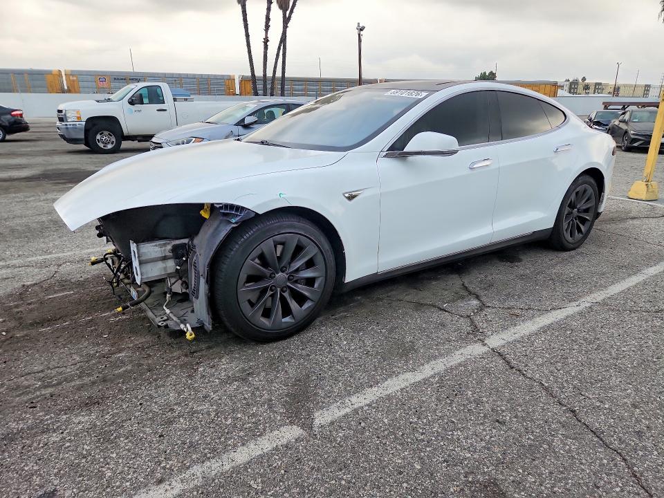 2013 Tesla Model S მანქანა იყიდება აუქციონზე, vin: 5YJSA1CN3DFP16921, აუქციონის ნომერი: 69101626