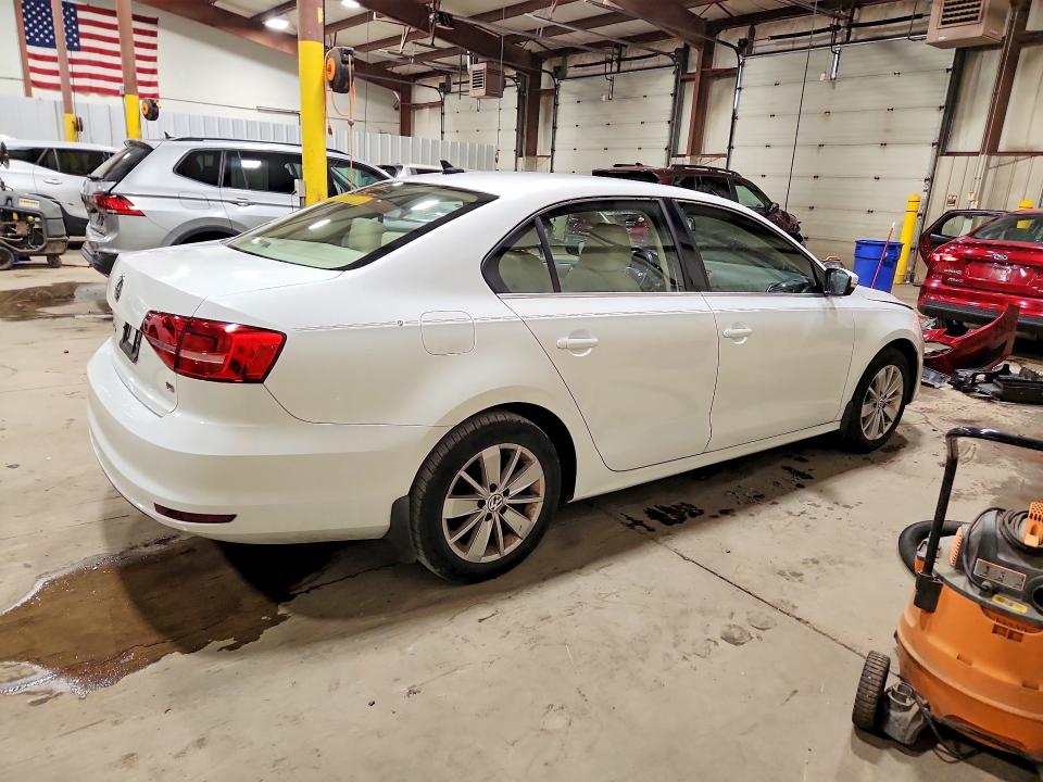 69108646 :رقم المزاد ، 3VWD17AJ4FM259480 vin ، 2015 Volkswagen Jetta مزاد بيع