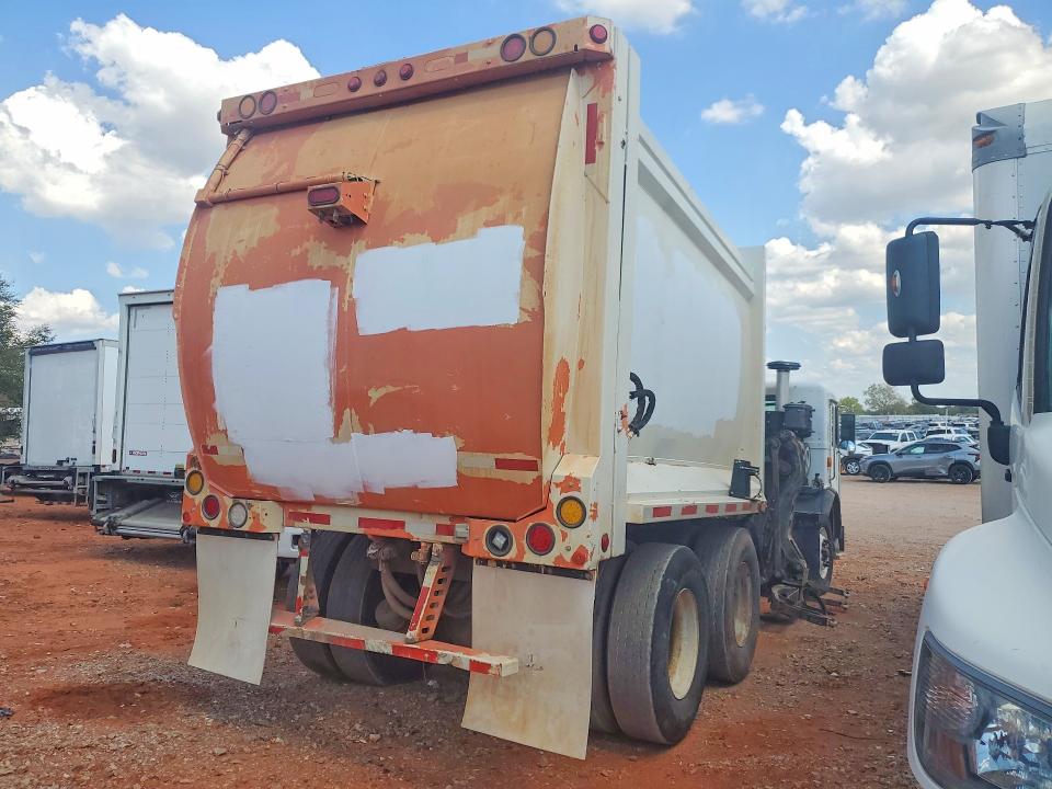 68026896 :رقم المزاد ، 3BPZL00X4BF115376 vin ، 2011 Peterbilt 320 مزاد بيع