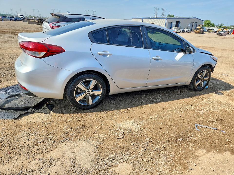67475616 :رقم المزاد ، 3KPFL4A71JE170025 vin ، 2018 Kia Forte مزاد بيع