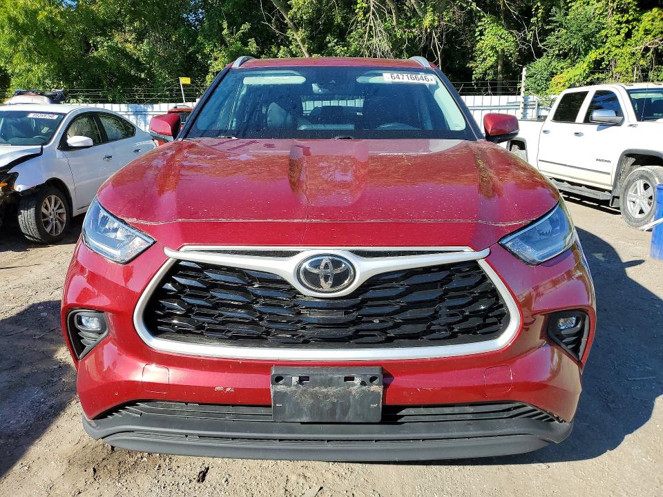 Продажа на аукционе авто 2022 Toyota Highlander, vin: 5TDGZRBH9NS581546, номер лота: 64716646