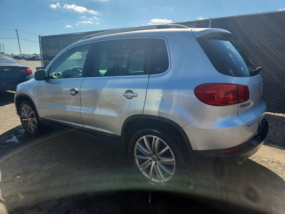 70448756 :رقم المزاد ، WVGAV7AX0FW516497 vin ، 2015 Volkswagen Tiguan مزاد بيع