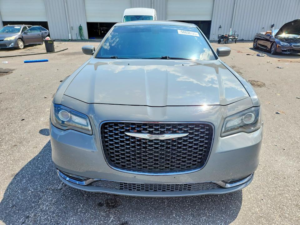 2019 Chrysler 300 მანქანა იყიდება აუქციონზე, vin: 2C3CCABG6KH679019, აუქციონის ნომერი: 68838126