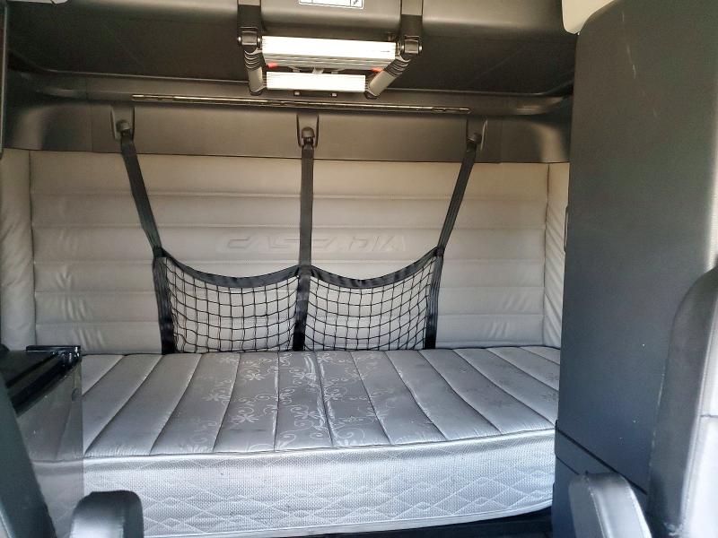 Auction sale of the 2019 Freightliner Cascadia 126, vin: 3AKJHHDR2KSKL4272, lot number: 69435436