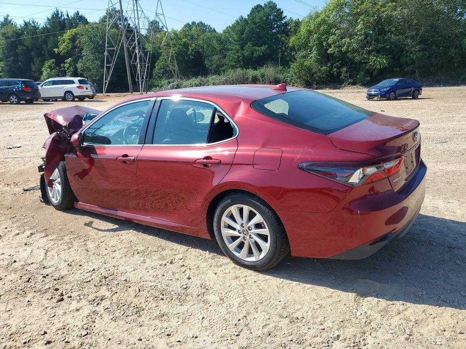 66949676 :رقم المزاد ، 4T1C11AK1NU671575 vin ، 2022 Toyota Camry مزاد بيع