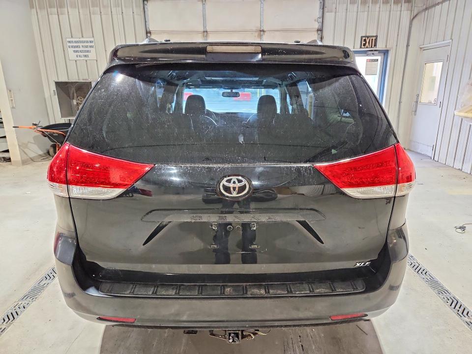 69051376 :رقم المزاد ، 5TDYK3DC4CS259773 vin ، 2012 Toyota Sienna مزاد بيع