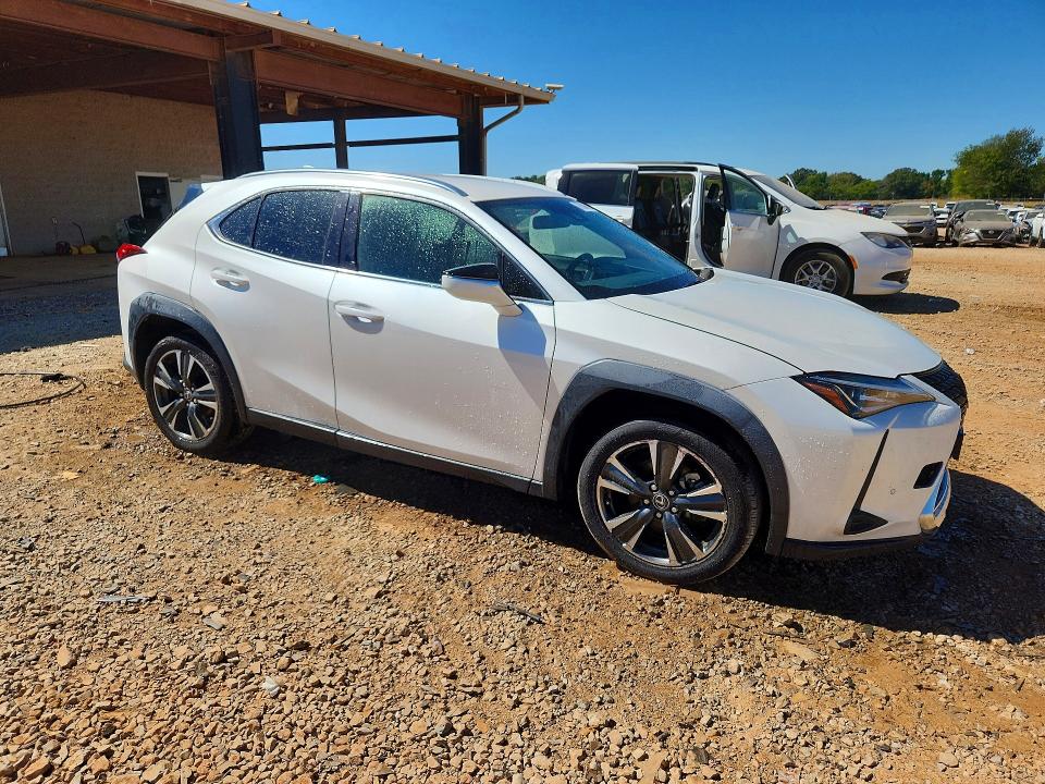 Auction sale of the 2022 Lexus Ux 200, vin: JTHX3JBH1N2046400, lot number: 70569646