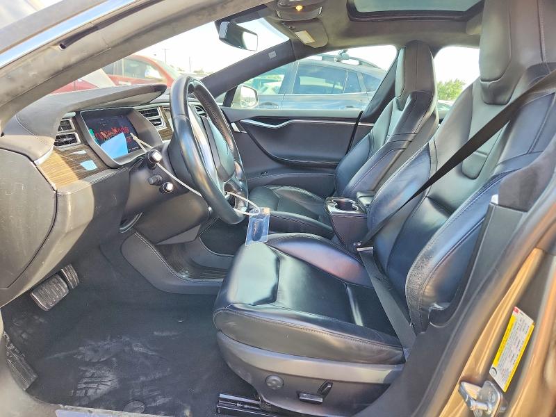 68179246 :رقم المزاد ، 5YJSA1H22FF090084 vin ، 2015 Tesla Model S مزاد بيع