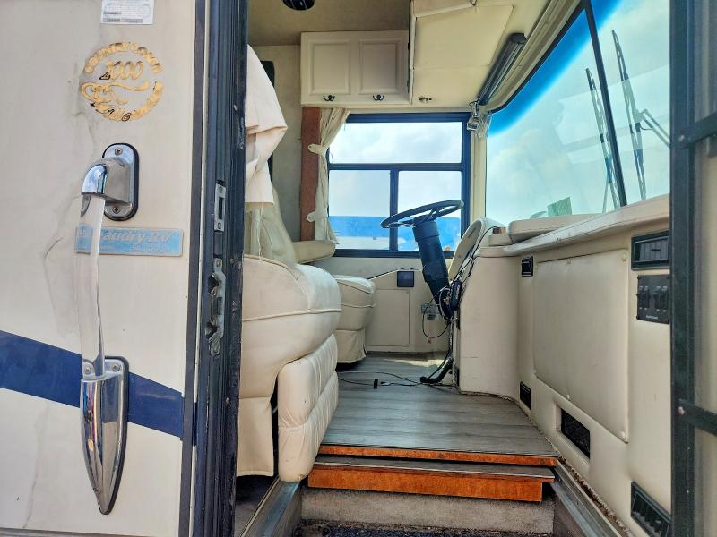 Продажа на аукционе авто 2000 Country Coach Motorhome Intrigue, vin: 4U7B5EK15Y1101218, номер лота: 69995306