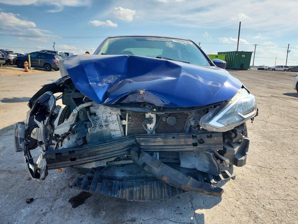 2017 Nissan Sentra მანქანა იყიდება აუქციონზე, vin: 3N1AB7AP9HL647727, აუქციონის ნომერი: 70896836