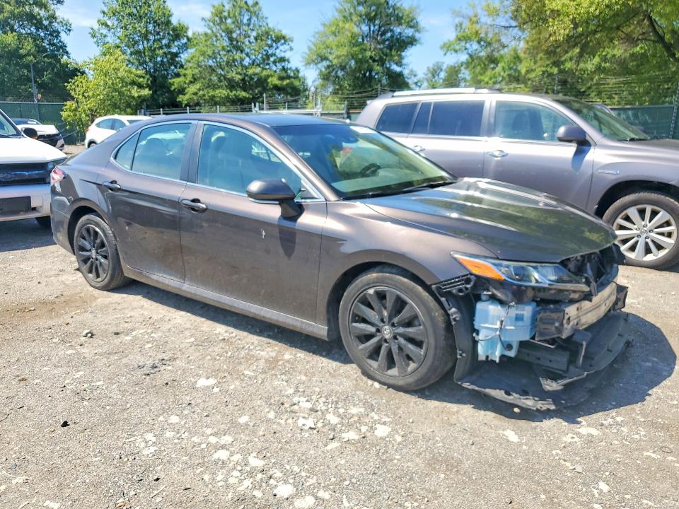 67500326 :رقم المزاد ، 4T1B11HK4JU578075 vin ، 2018 Toyota Camry مزاد بيع