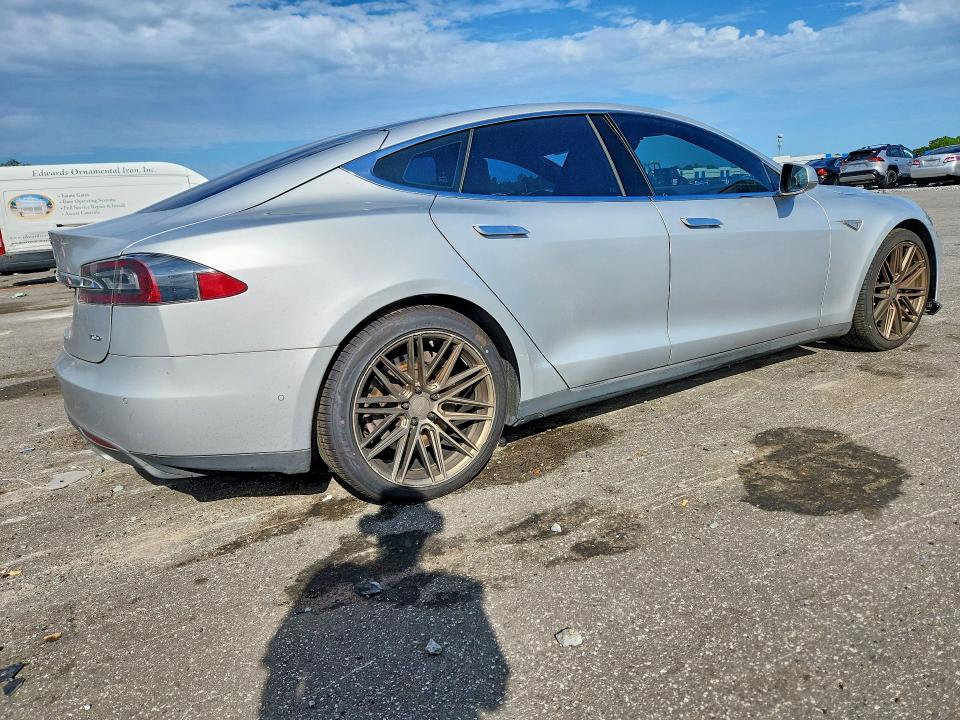 2016 Tesla Model S მანქანა იყიდება აუქციონზე, vin: 5YJSA1E26GF131824, აუქციონის ნომერი: 69651906