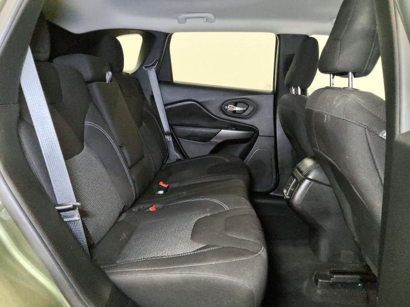 66992096 :رقم المزاد ، 1C4PJLCB2MD187766 vin ، 2021 Jeep Cherokee مزاد بيع