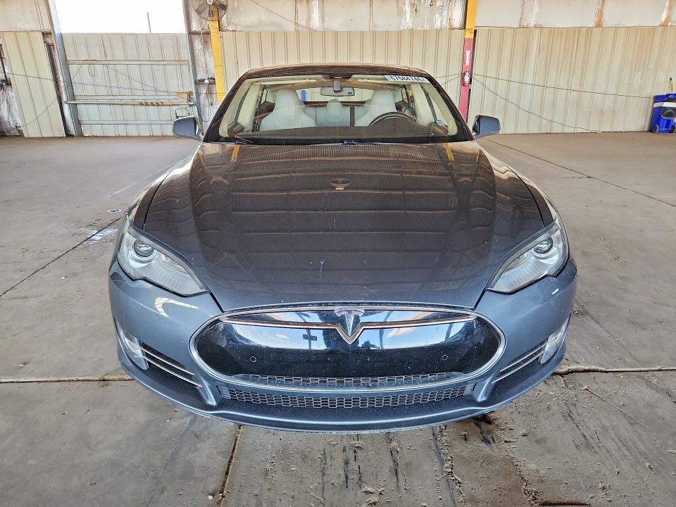 67684746 :رقم المزاد ، 5YJSA1CNXDFP27222 vin ، 2013 Tesla Model S مزاد بيع