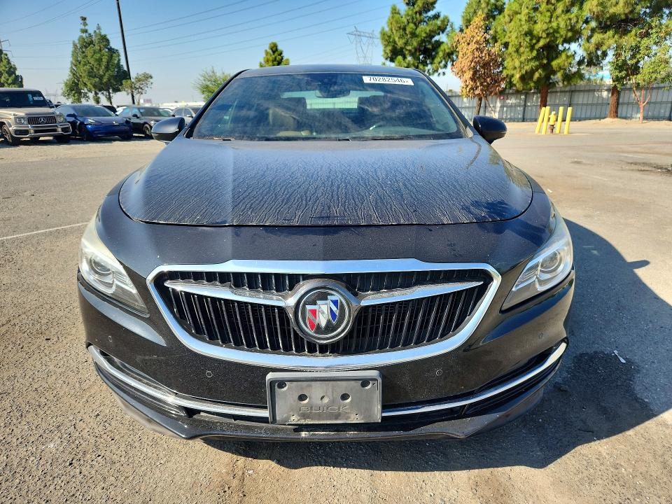70282546 :رقم المزاد ، 1G4ZR5SS9HU161519 vin ، 2017 Buick Lacrosse مزاد بيع