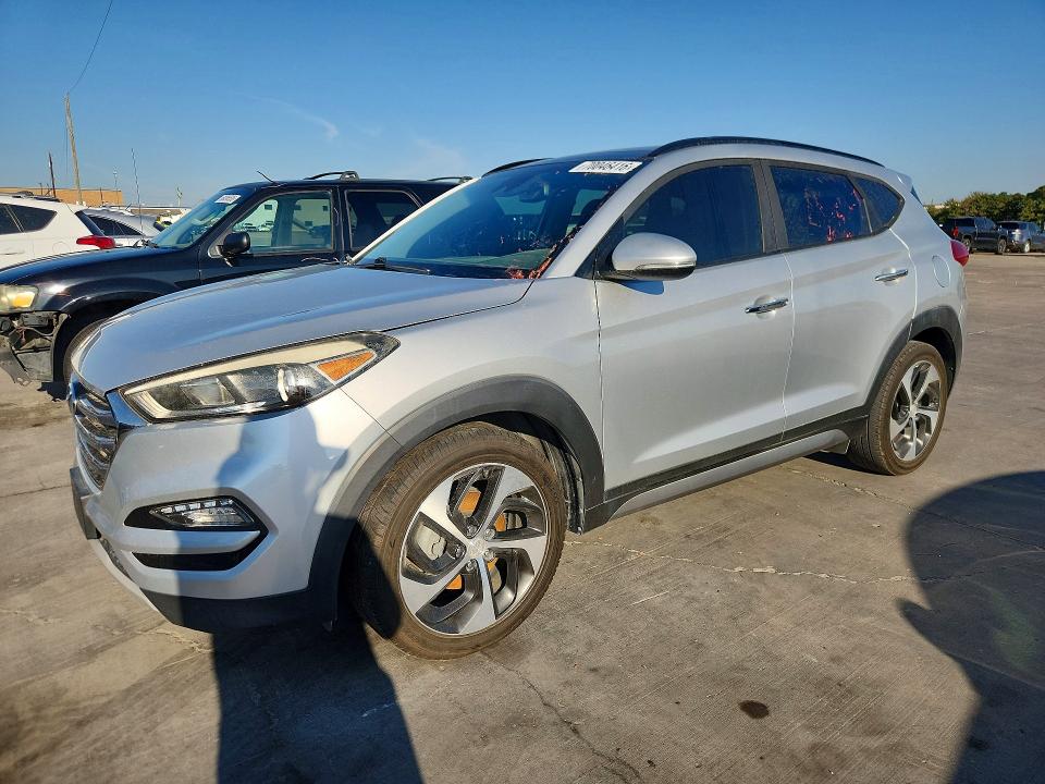 2017 Hyundai Tucson მანქანა იყიდება აუქციონზე, vin: KM8J33A23HU327506, აუქციონის ნომერი: 70046416