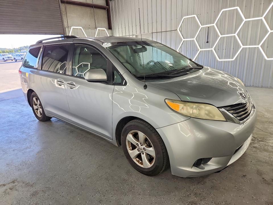 2014 Toyota Sienna მანქანა იყიდება აუქციონზე, vin: 5TDKK3DC9ES464689, აუქციონის ნომერი: 67840646