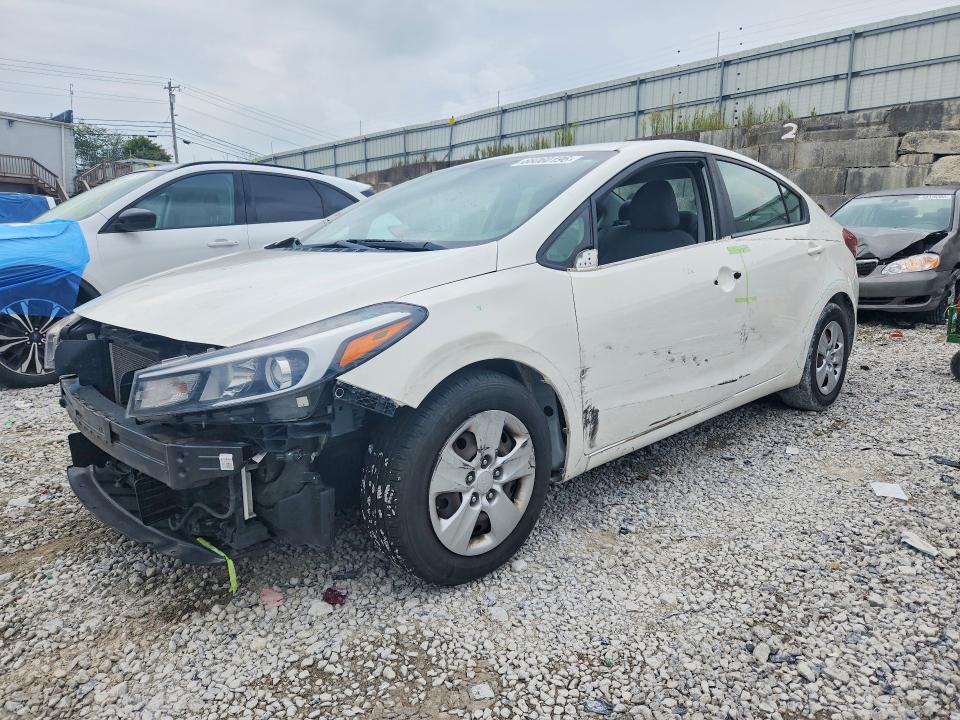 68060196 :رقم المزاد ، 3KPFK4A72JE195163 vin ، 2018 Kia Forte مزاد بيع