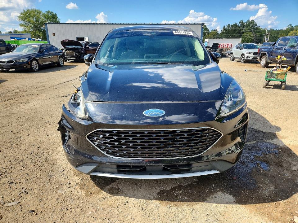 69011836 :رقم المزاد ، 1FMCU0G62LUC05078 vin ، 2020 Ford Escape مزاد بيع