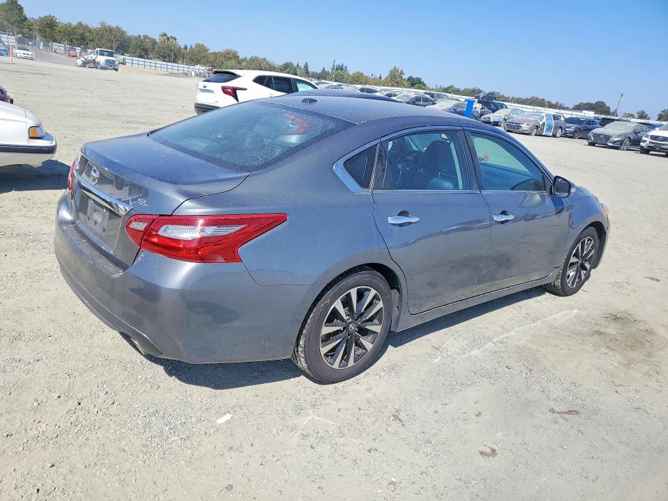 2018 Nissan Altima მანქანა იყიდება აუქციონზე, vin: 1N4AL3AP8JC172307, აუქციონის ნომერი: 69701746