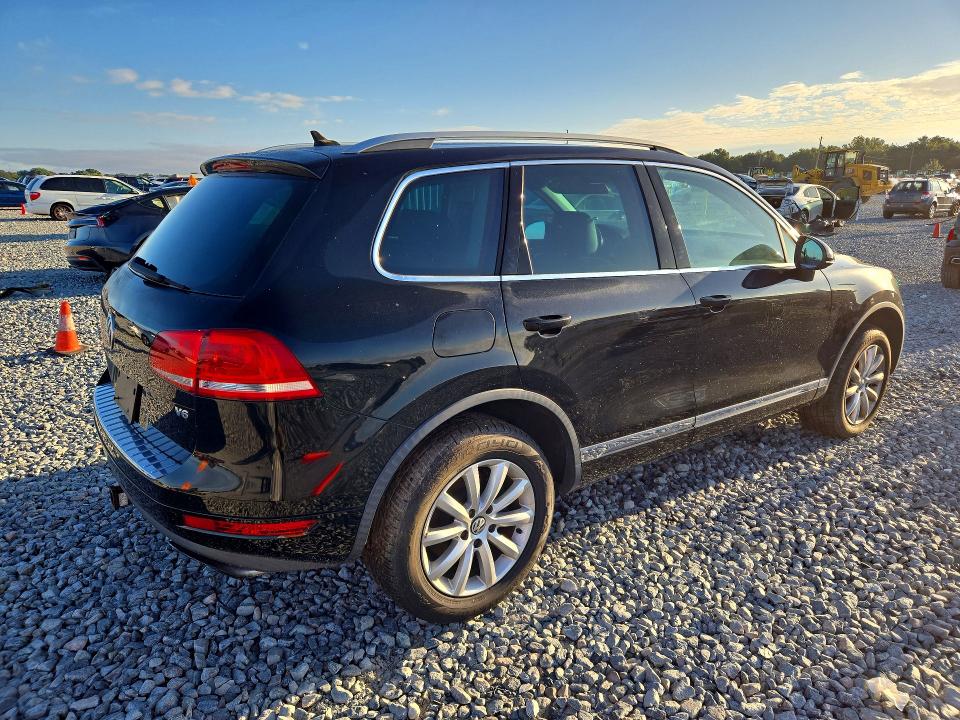 70510626 :رقم المزاد ، WVGFF9BP1BD001138 vin ، 2011 Volkswagen Touareg مزاد بيع