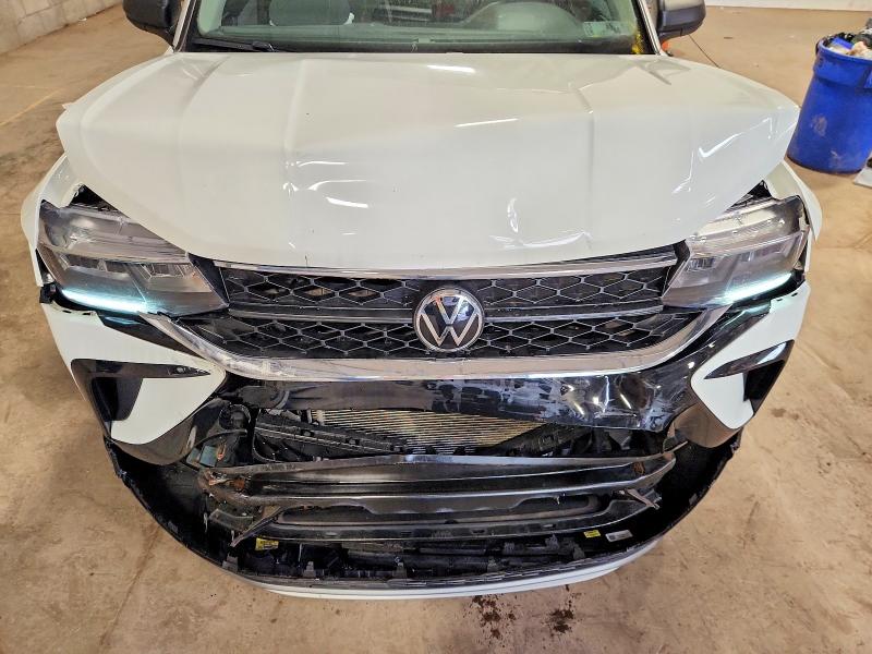 Продаж на аукціоні авто 2022 Volkswagen Taos, vin: 3VVAX7B27NM039617, номер лоту: 67132446