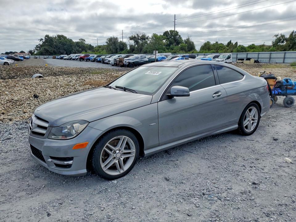 70509876 :رقم المزاد ، WDDGJ5HB3CF734704 vin ، 2012 Mercedes-benz C مزاد بيع