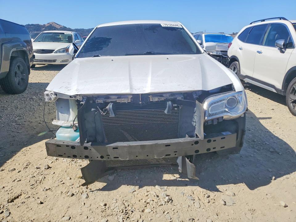 2015 Chrysler 300 მანქანა იყიდება აუქციონზე, vin: 2C3CCAAG1FH818190, აუქციონის ნომერი: 70120446