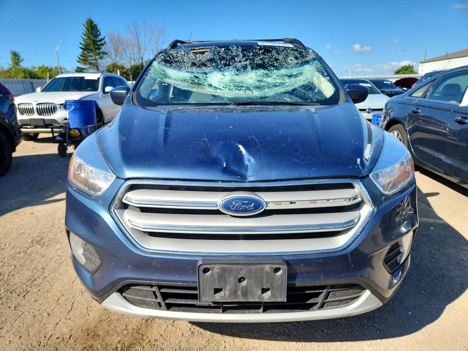67165726 :رقم المزاد ، 1FMCU0GD8JUC80895 vin ، 2018 Ford Escape مزاد بيع