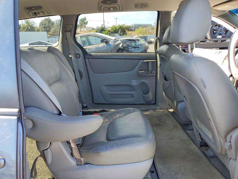 69030416 :رقم المزاد ، 5TDKK4CC5AS318937 vin ، 2010 Toyota Sienna مزاد بيع