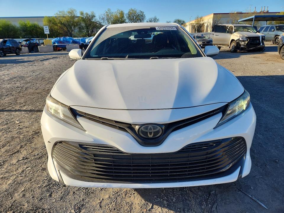 2018 Toyota Camry მანქანა იყიდება აუქციონზე, vin: 4T1B11HK4JU063352, აუქციონის ნომერი: 69203256