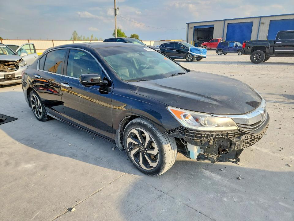 70248146 :رقم المزاد ، 1HGCR2F87GA101439 vin ، 2016 Honda Accord مزاد بيع