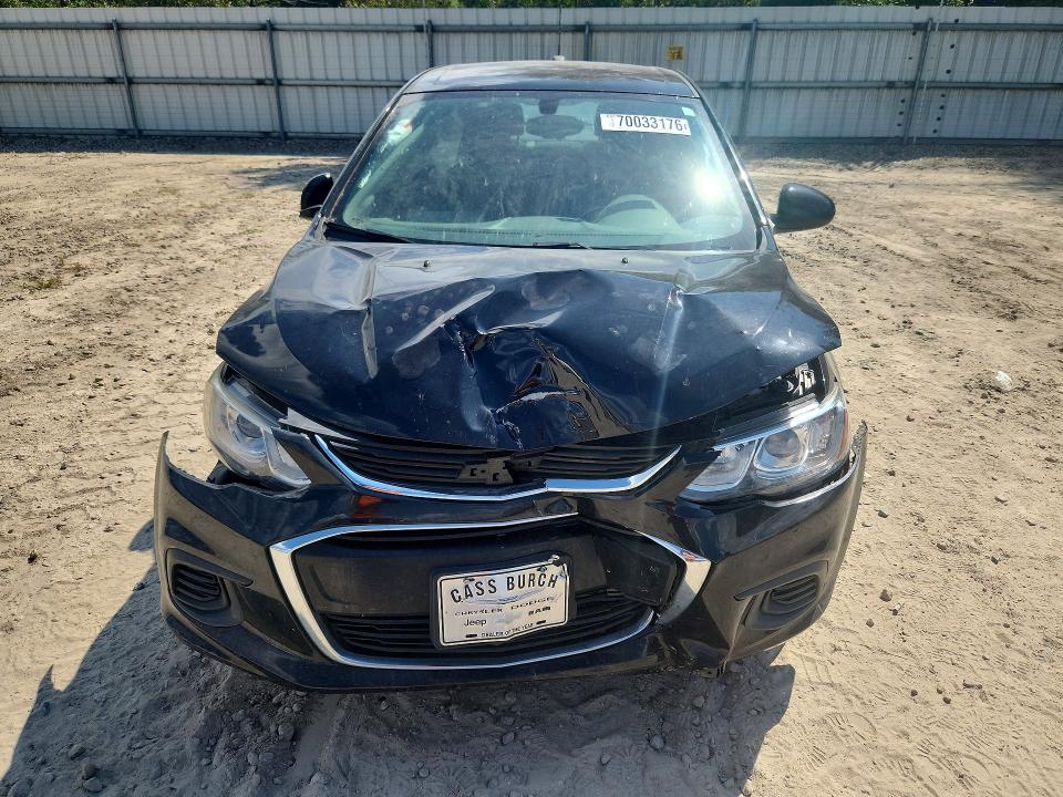 70033176 :رقم المزاد ، 1G1JD5SB8K4110674 vin ، 2019 Chevrolet Sonic مزاد بيع