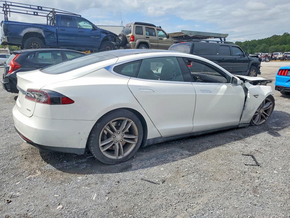 2015 Tesla Model S მანქანა იყიდება აუქციონზე, vin: 5YJSA1E22FF105946, აუქციონის ნომერი: 69131906