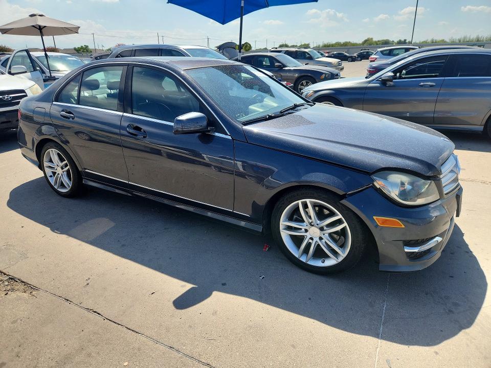 Продаж на аукціоні авто 2013 Mercedes-benz C, vin: WDDGF4HB2DR265973, номер лоту: 69727076