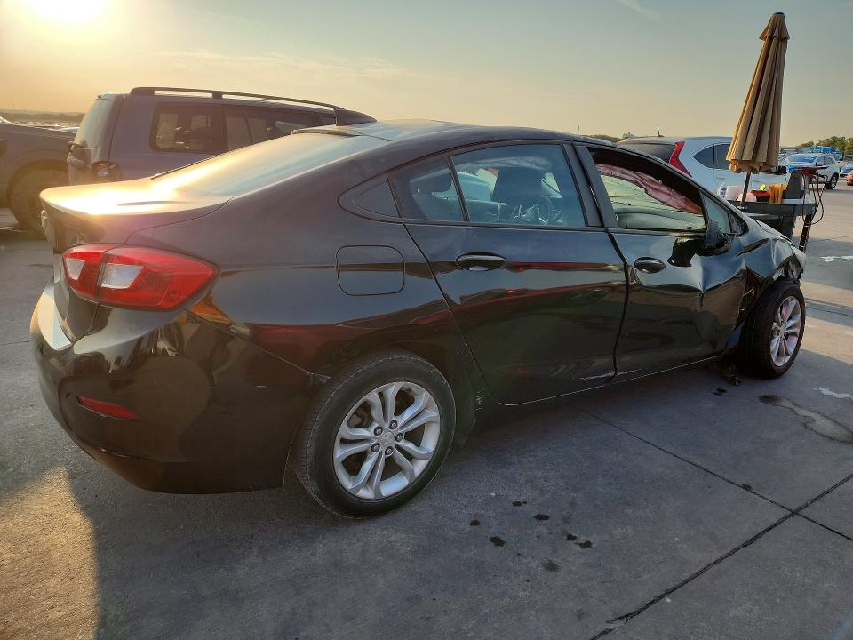 69372366 :رقم المزاد ، 1G1BC5SM6K7151490 vin ، 2019 Chevrolet Cruze مزاد بيع