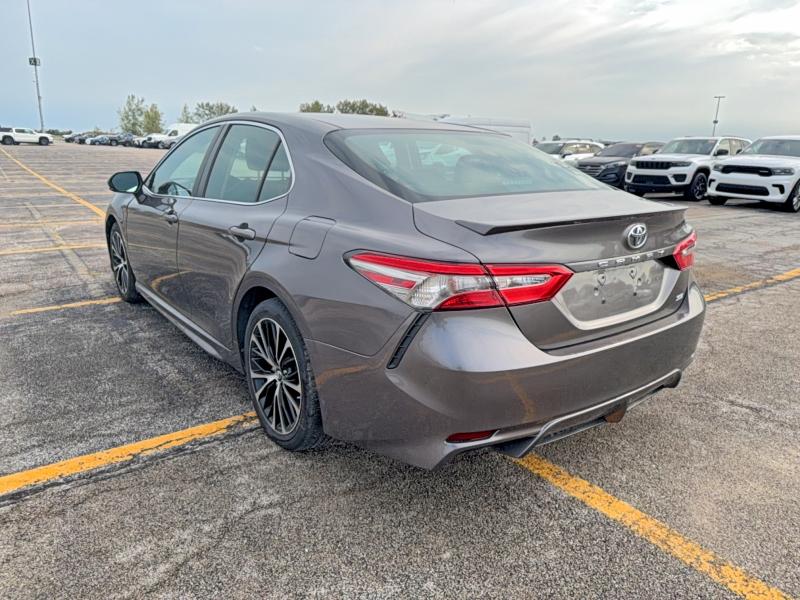Auction sale of the 2018 Toyota Camry, vin: 4T1B11HKXJU560650        , lot number: 69310736