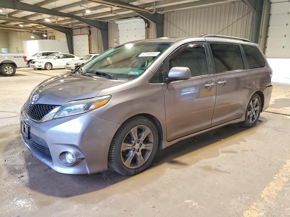 67343046 :رقم المزاد ، 5TDXK3DC5FS596565 vin ، 2015 Toyota Sienna مزاد بيع